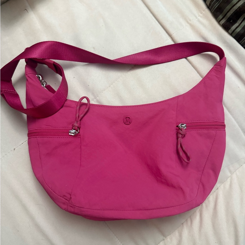Lululemon Slouchy Sling Bag (6L)